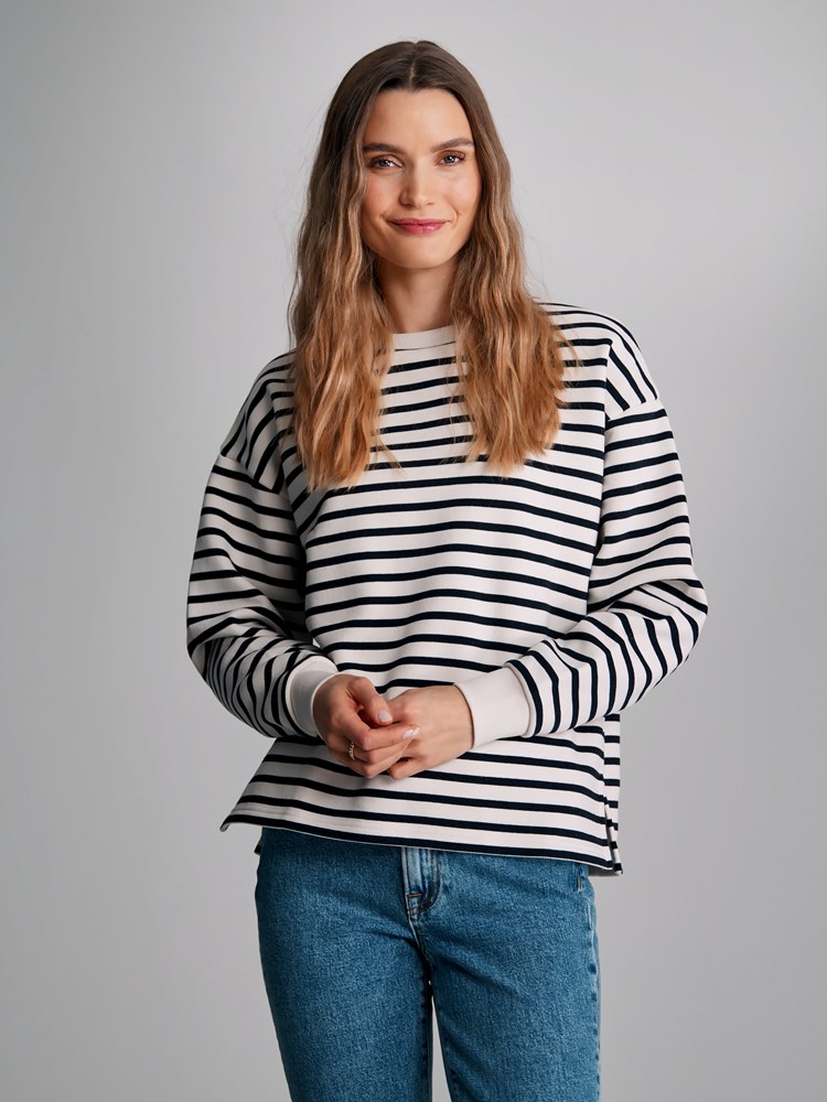Mariann genser 7502676_EM1-VAVITE-S23-Modell-Front_chn=match_9084_Mariann genser EM1_Mariann genser EM1 7502676.jpg_Front||Front
