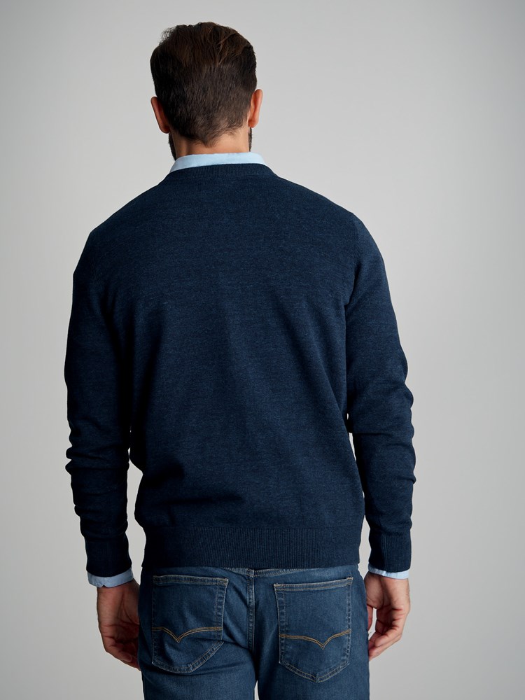 Brage v-neck genser 7502721_EM1-REDFORD-S23-Modell-Back_chn=match_8527.jpg_Back