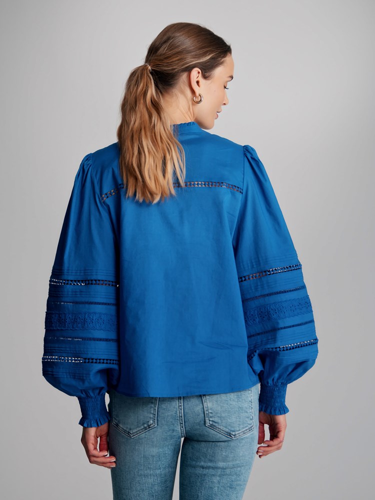 Alona bluse 7502773_EHF-DONNA-S23-Modell-Back_chn=match_7032_Alona bluse EHF 7502773.jpg_Back||Back