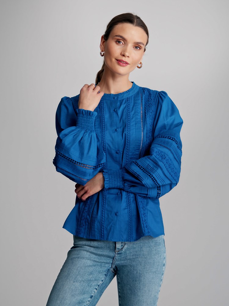 Alona bluse 7502773_EHF-DONNA-S23-Modell-Front_chn=match_4684_Alona bluse EHF 7502773.jpg_Front||Front