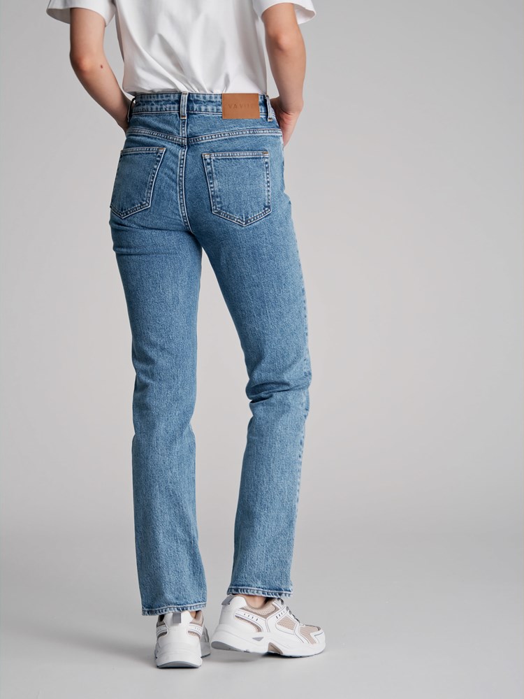 Sophia straight comfort jeans 7502838_DAC-VAVITE-S23-Modell-Back_chn=match_101_Sophia straight comfort jeans DAC_Sophia straight comfort jeans DAC 7502838.jpg_Back||Back