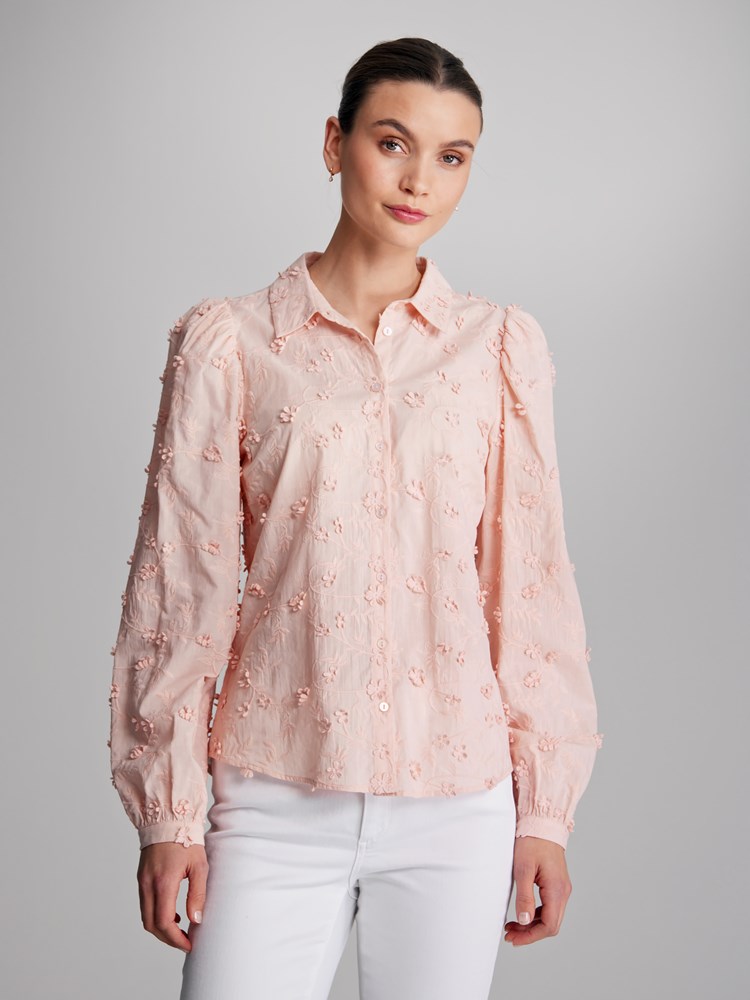 Bennie blondeskjorte 7502933_MJI-MARIEPHILIPPE-S23-Modell-Front_chn=match_4296_Bennie blondeskjorte MJI 7502933.jpg_Front||Front