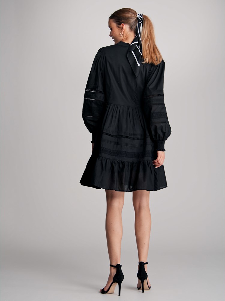 Alona kjole 7502937_CAB-DONNA-S23-Modell-Back_chn=match_9898_Alona kjole CAB_Alona kjole CAB 7502937.jpg_Back||Back