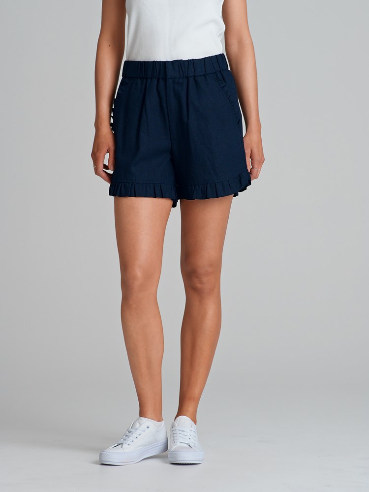 Mary volang shorts 7503082_EM1-VAVITE-H23-Modell-Front_chn=match_6790_Mary volang shorts EM1 7503082.jpg_Front||Front
