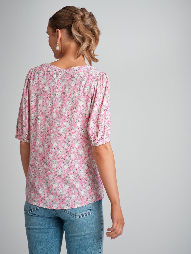 Ariel pufferm bluse 7503256_MOB-VAVITE-H23-Modell-Back_chn=match_4427_Ariel pufferm bluse MOB 7503256.jpg_Back||Back