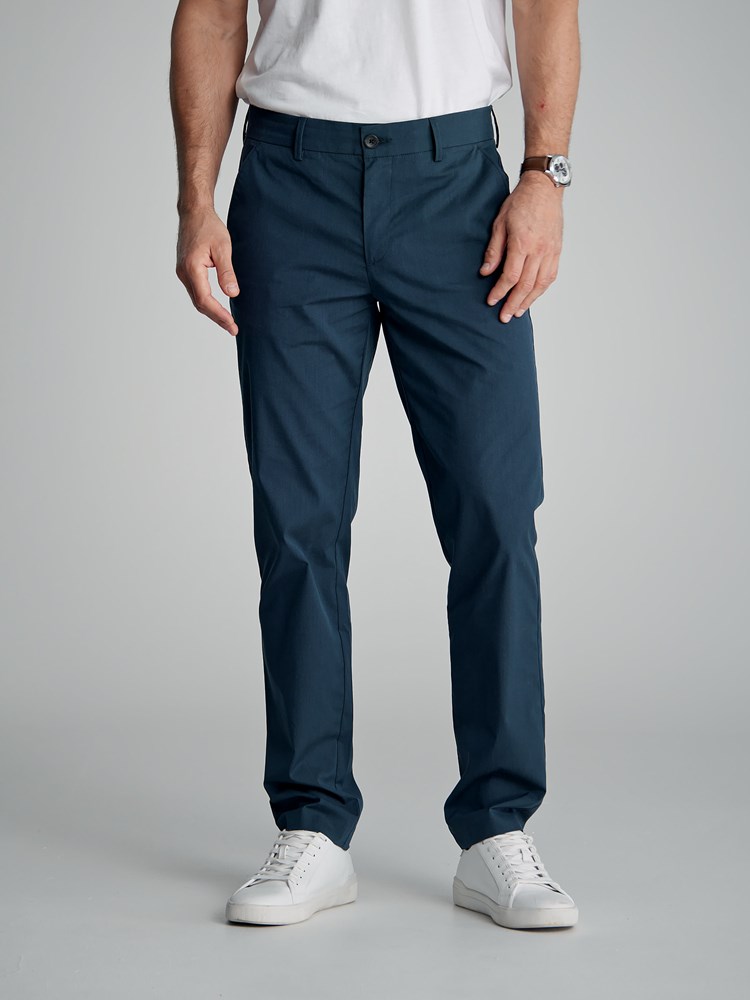 Lorenzo chinos 7503334_EM6-MarioConti-S23-modell-front_Lorenzo chinos EM6.jpg_Front||Front