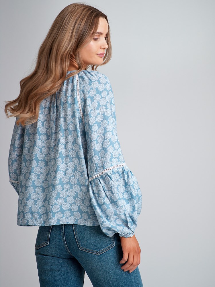 Leila bluse 7503433_E9N-VAVITE-S23-Modell-Back_chn=match_569_Leila bluse E9N 7503433.jpg_Back||Back