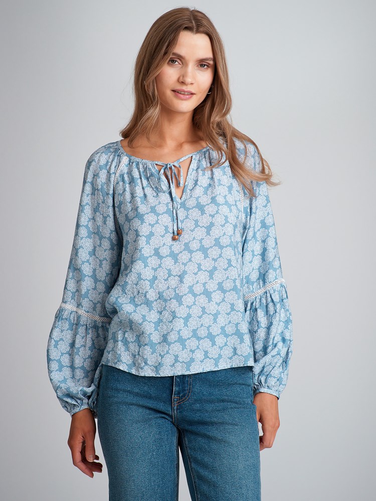 Leila bluse 7503433_E9N-VAVITE-S23-Modell-Front_chn=match_569_Leila bluse E9N 7503433.jpg_Front||Front