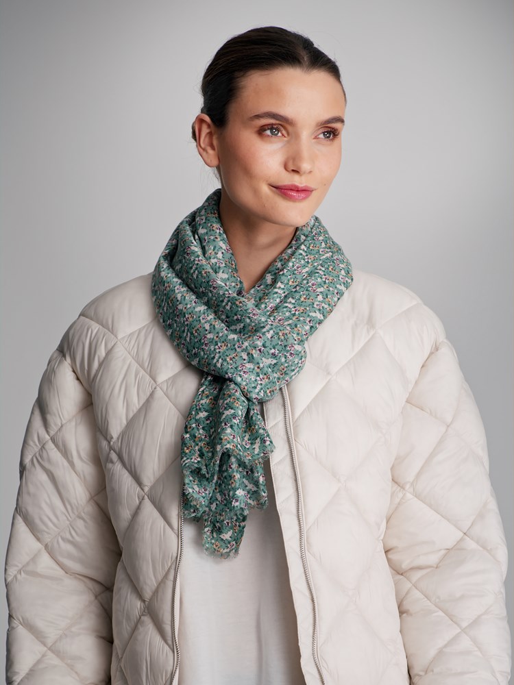 Mia skjerf 7503524_GLS-VAVITE-S23-Modell-Front_chn=match_9084_Mia skjerf GLS_Mia skjerf GLS 7503524.jpg_Front||Front