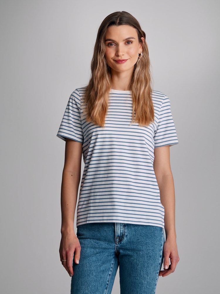 Olivia stripet t-skjorte 7503615_ECJ-VAVITE-S23-Modell-Front_chn=match_9084_Olivia stripet t-skjorte ECJ_Olivia stripet t-skjorte ECJ 7503615.jpg_Front||Front