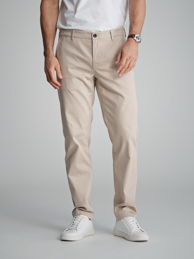 Forli chinos 7503739_I4Y-MARIOCONTI-S23-Modell-Front_chn=match_8873.jpg_Front||Front