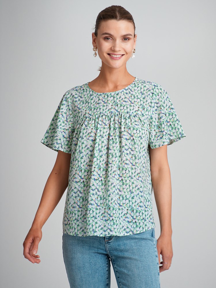 Mia kortermet bluse 7503816_GLS-VAVITE-H23-Modell-Front_chn=match_9256_Mia kortermet bluse GLS_Mia kortermet bluse GLS 7503816.jpg_Front||Front