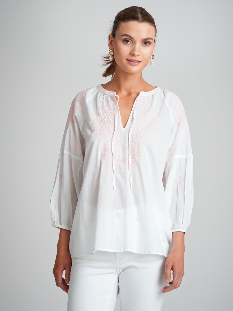 Merjanne bluse 7503842_MJI-MARIEPHILIPPE-H23-Modell-Front_chn=match_4506_Merjanne bluse MJI_Merjanne bluse MJI 7503842.jpg_Front||Front