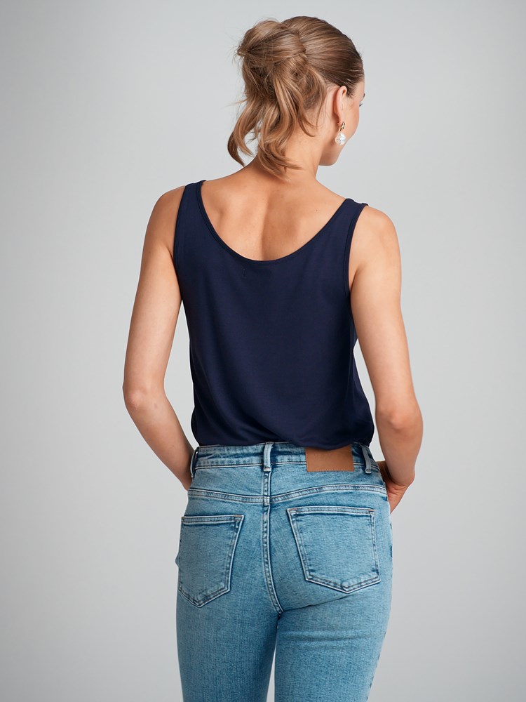 Tilde singlet 7503931_EM1-VAVITE-H23-Modell-Back_chn=match_5149_Tilde singlet EM1_Tilde singlet EM1 7503931.jpg_Back||Back