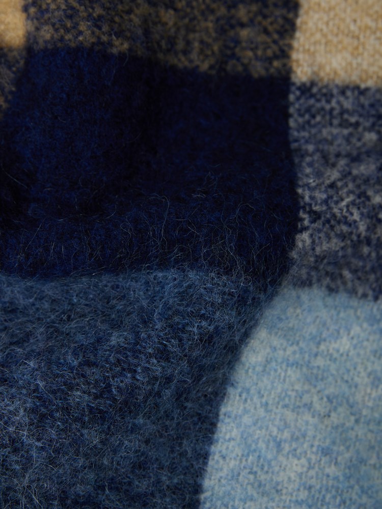 Lucie skjerf 7504255_EAW-JEANPAUL-A23-Front_3174_Lucie skjerf_Lucie skjerf EAW_Lucie skjerf EAW 7504255.jpg_Front||Front