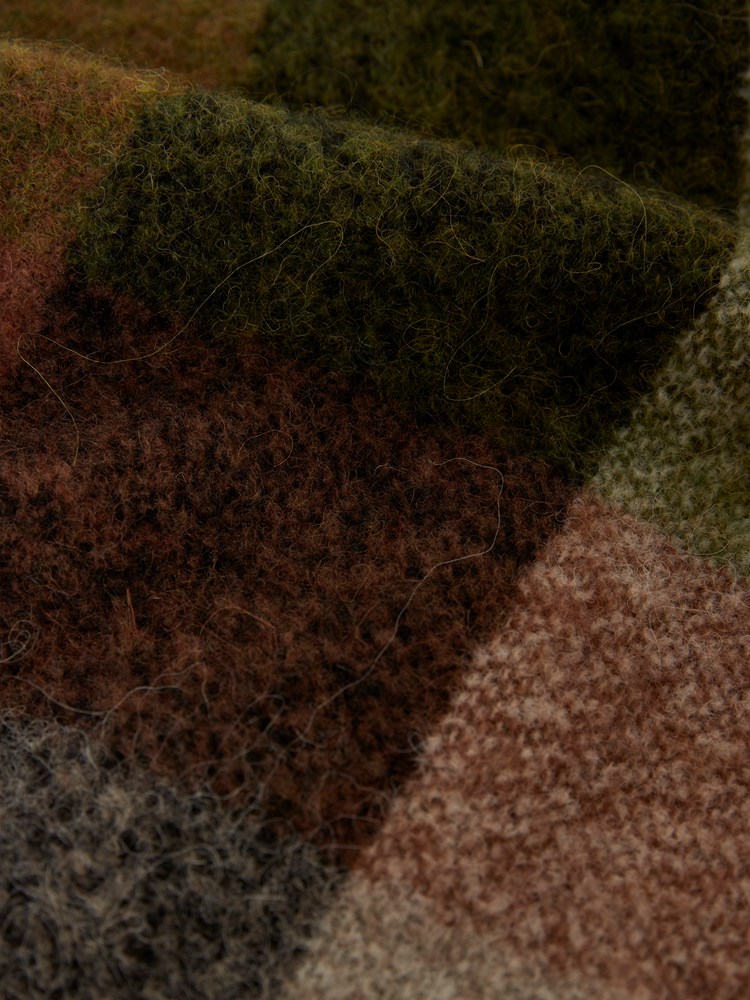 Lucie skjerf 7504255_GMT-JEANPAUL-A23-Front_5013_Lucie skjerf_Lucie skjerf GMT_Lucie skjerf GMT 7504255.jpg_Front||Front