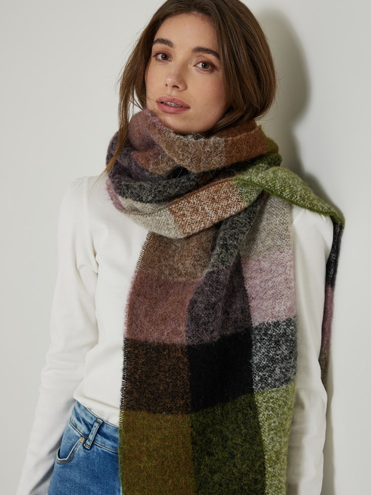 Lucie skjerf 7504255_GMT-JEANPAUL-A23-Modell-Front_1133_Lucie skjerf GMT_Lucie skjerf GMT 7504255.jpg_Front||Front