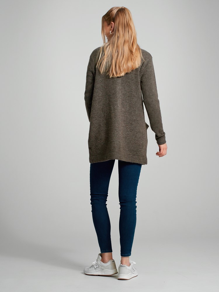Serena cardigan 7504346_AIK-VAVITE-A23-Modell-Back_chn=match_5105_Serena cardigan AIK_Serena cardigan AIK 7504346.jpg_Back||Back
