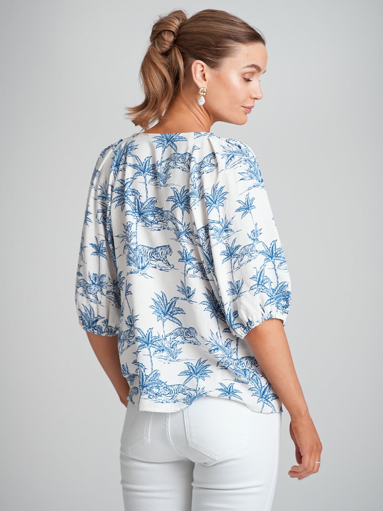 Christina bluse 7504501_ECJ-MARIEPHILIPPE-H23-Modell-Back_chn=match_7579_Christina bluse ECJ 7504501.jpg_Back||Back