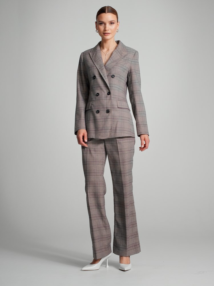 Catja rutet blazer 7504520_AFC-MARIEPHILIPPE-A23-Modell-Front_chn=match_1811_Catja rutet blazer AFC 7504520.jpg_Front||Front