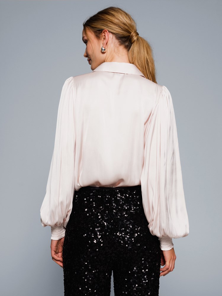 Adele skjorte 7504668_O0R-MARIEPHILIPPE-W23-Modell-Back_chn=match_41_Adele skjorte O0R_Adele skjorte O0R 7504668.jpg_Back||Back