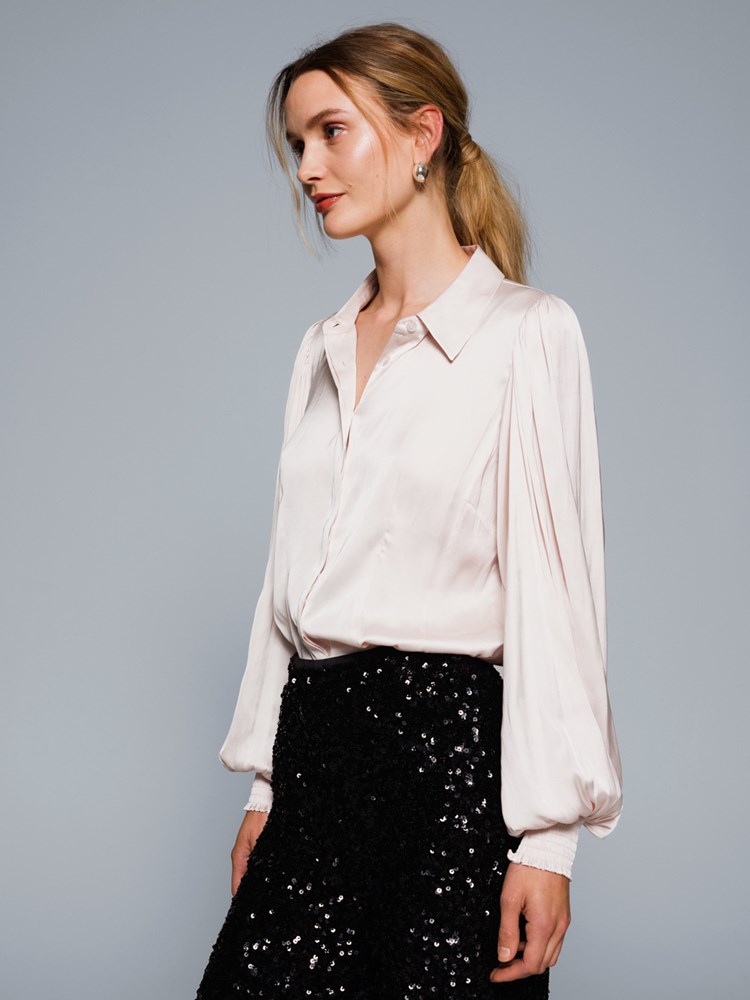 Adele skjorte 7504668_O0R-MARIEPHILIPPE-W23-Modell-Front_chn=match_2839_Adele skjorte O0R_Adele skjorte O0R 7504668.jpg_Front||Front