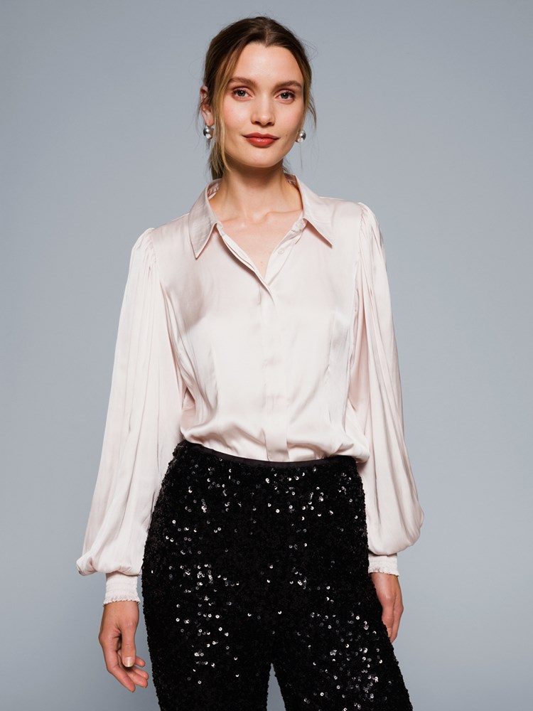 Adele skjorte 7504668_O0R-MARIEPHILIPPE-W23-Modell-Front_chn=match_4614_Adele skjorte O0R_Adele skjorte O0R 7504668.jpg_Front||Front