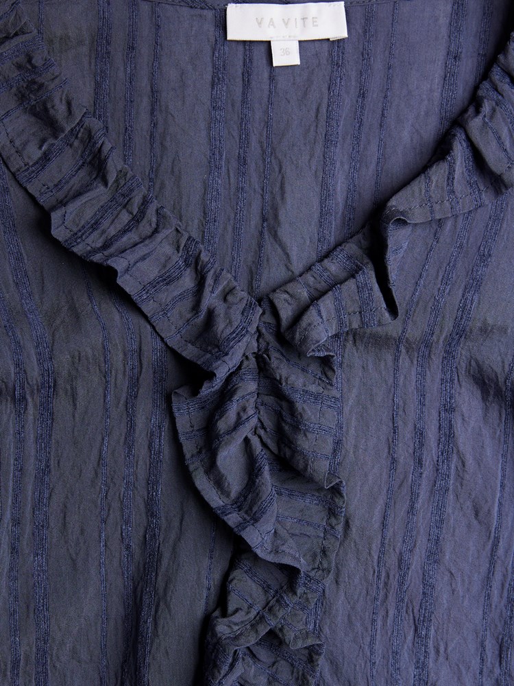 Embla bluse 7504688_EM1-VAVITE-A23-Front_9326_Embla bluse.jpg_Front||Front
