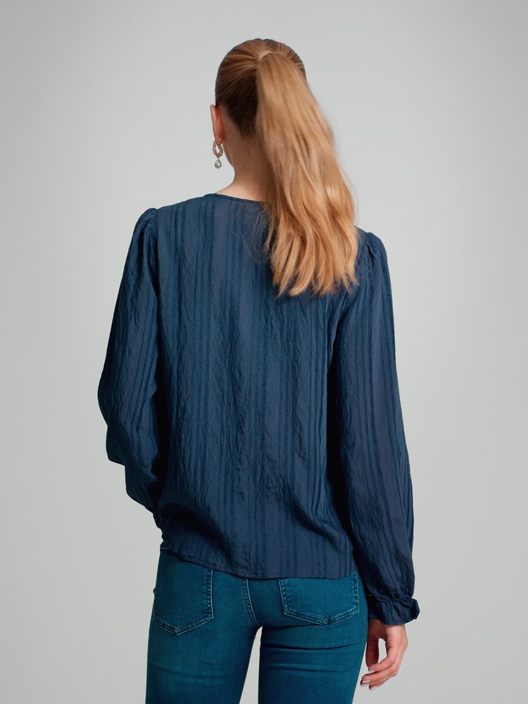 Embla bluse 7504688_EM1-VAVITE-A23-Modell-Back_chn=match_5777_Embla bluse EM1_Embla bluse EM1 7504688.jpg_Back||Back