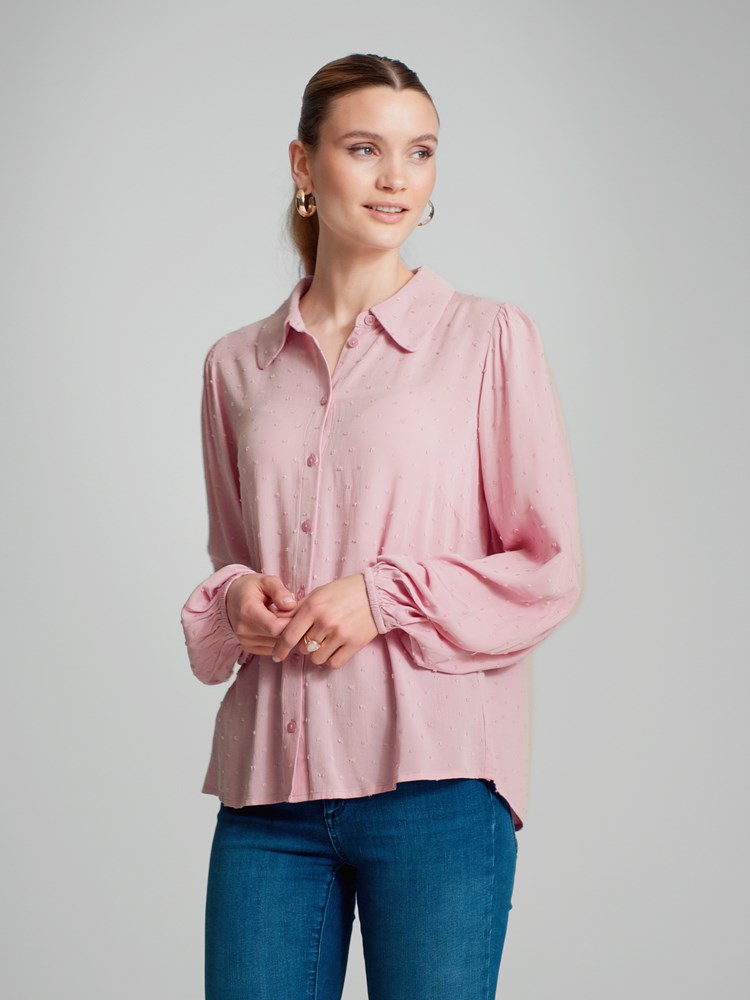 Martinia skjorte 7504691_R32-VAVITE-A23-Modell-Front_chn=match_1400_Martinia skjorte R32_Martinia skjorte R32 7504691.jpg_Front||Front