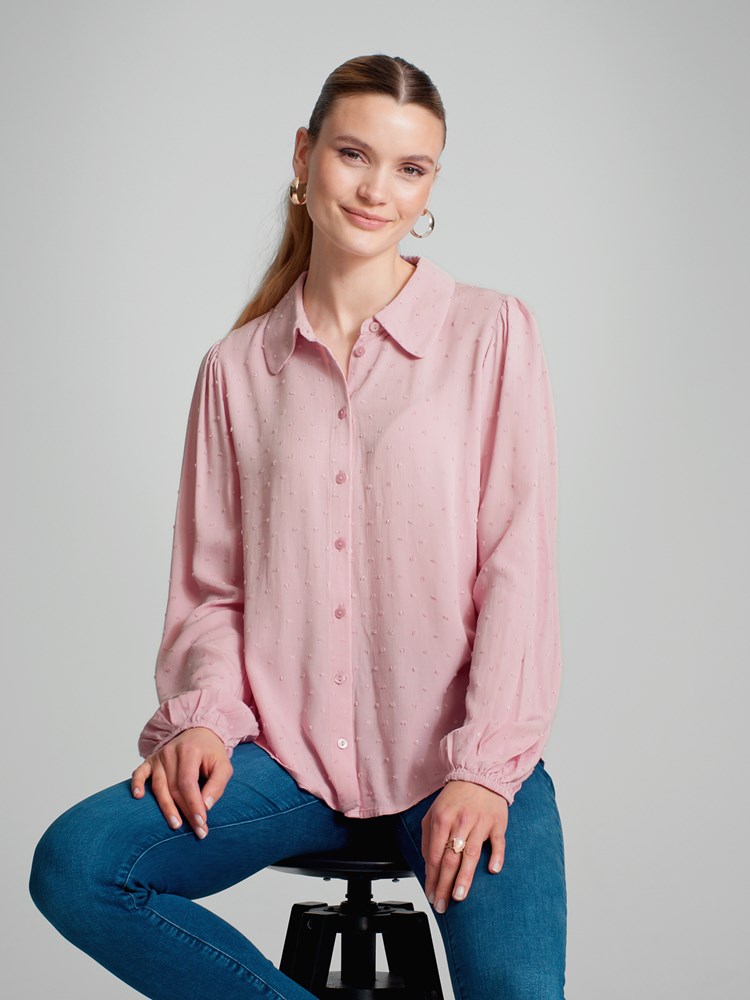 Martinia skjorte 7504691_R32-VAVITE-A23-Modell-Front_chn=match_6526_Martinia skjorte R32_Martinia skjorte R32 7504691.jpg_Front||Front