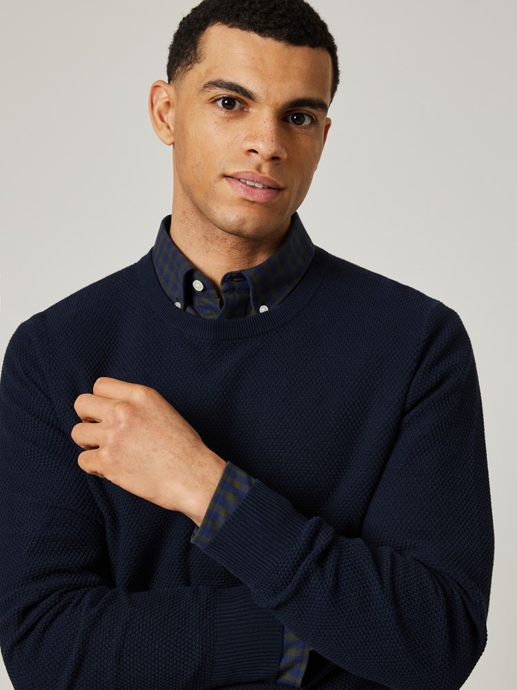 Tom genser 7504744_EM6-JEANPAUL-W23-Modell-Front_3241_Tom genser EM6.jpg_Front||Front