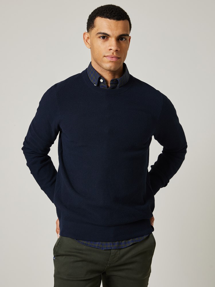 Tom genser 7504744_EM6-JEANPAUL-W23-Modell-Front_368_Tom genser EM6.jpg_Front||Front