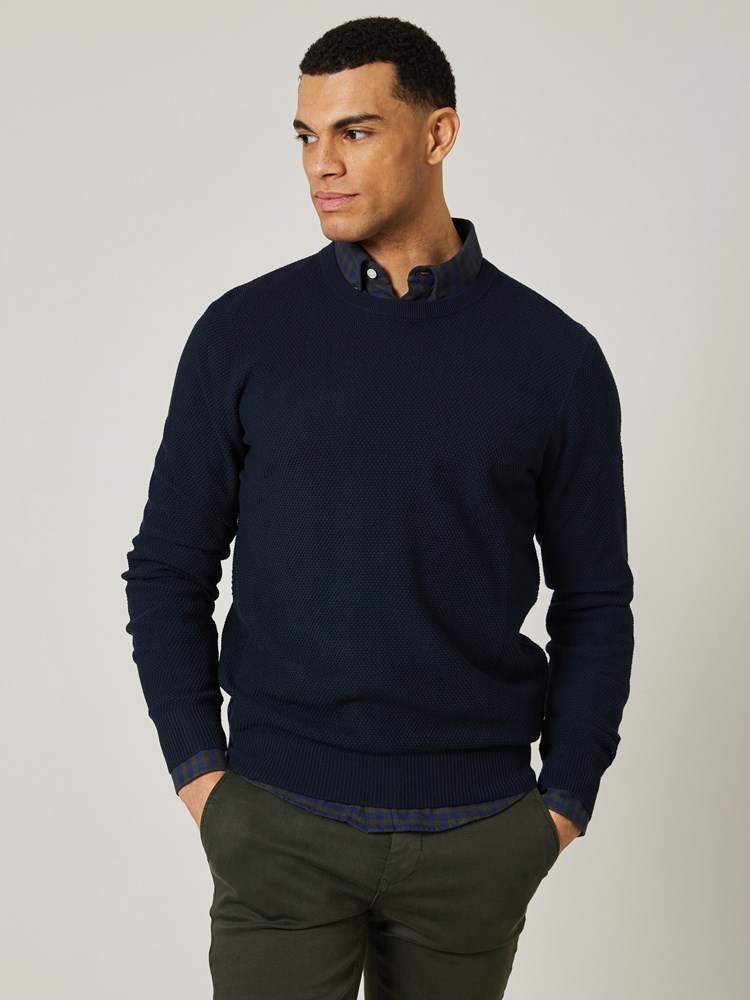 Tom genser 7504744_EM6-JEANPAUL-W23-Modell-Front_6161_Tom genser EM6.jpg_Front||Front