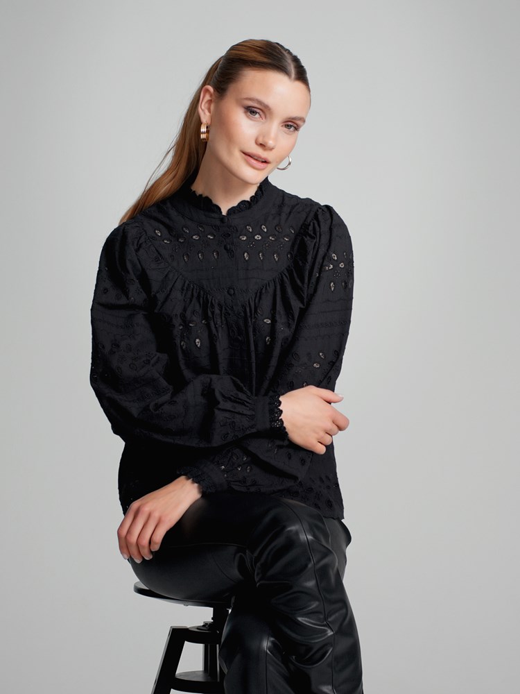Lysandra bluse 7504779_CAB-DONNA-A23-Modell-Front_chn=match_8884_Lysandra bluse CAB_Lysandra bluse CAB 7504779.jpg_Front||Front