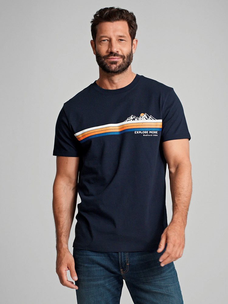 Explore t-skjorte 7504804_EMU-REDFORD-A23-Modell-Front_chn=match_3920.jpg_Front||Front
