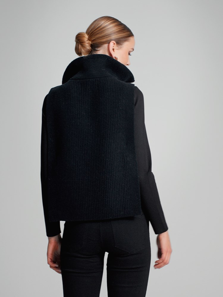 Maja vest 7504850_CAB-DONNA-A23-Modell-Back_chn=match_2688_Maja vest CAB_Maja vest CAB 7504850.jpg_Back||Back