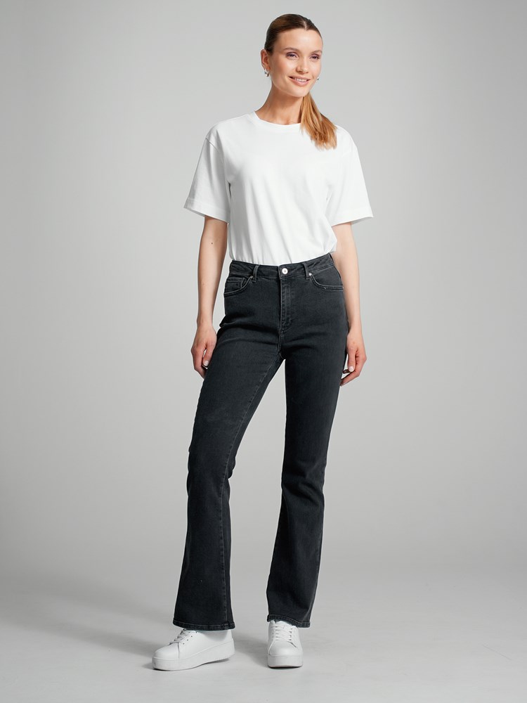 Sophia flared jeans 7504888_DAI-VAVITE-A23-Modell-Front_chn=match_8975_Sophia flared jeans DAI_Sophia flared jeans DAI 7504888.jpg_Front||Front