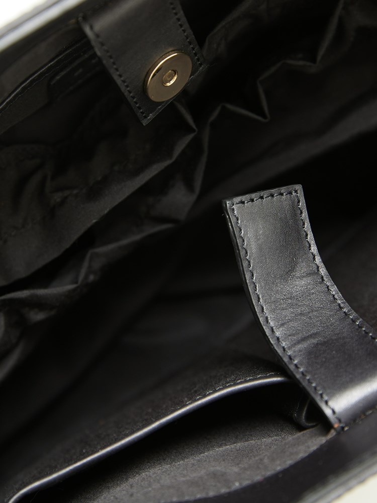 Dion skinnveske 7504892_CAB-DONNA-S24-Front_7000_Dion skinnveske_Dion skinnveske CAB 7504892.jpg_Front||Front