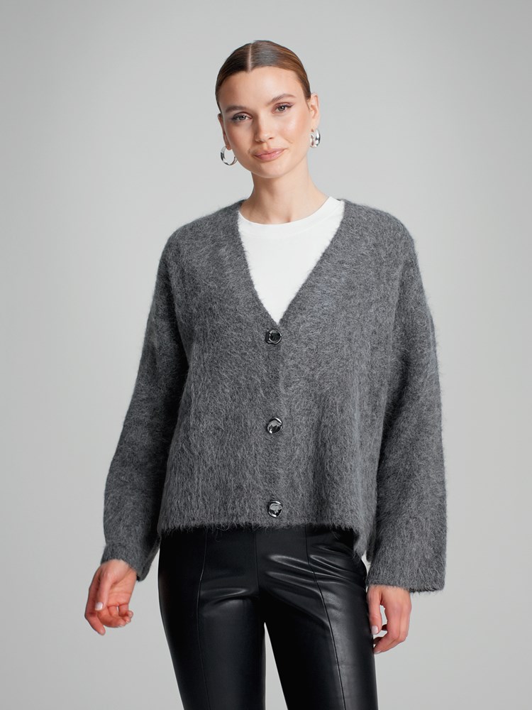 Etienne cardigan 7505007_IEB-DONNA-A23-Modell-Front_chn=match_2742_Etienne cardigan IEB_Etienne cardigan IEB 7505007.jpg_Front||Front