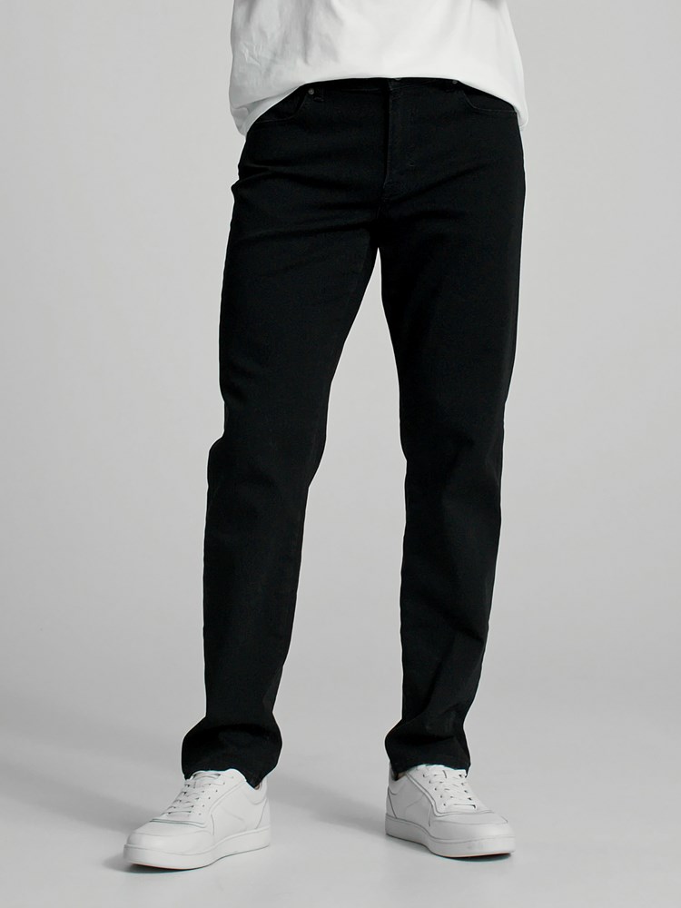 Robbie jeans 7505114_DAI-MarioConti-A23-modell-front_Robbie jeans DAI_Robbie jeans DAI 7505114.jpg_Front||Front