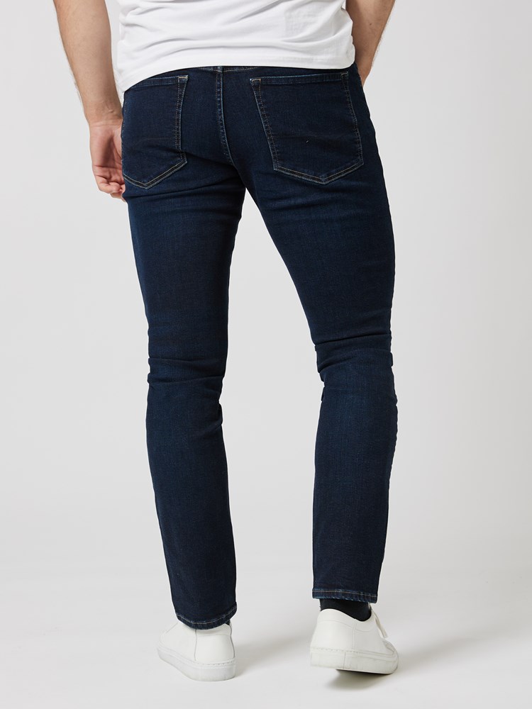 Slim Bill 7505134_D03-HENRYCHOICE-A23-Modell-Back_chn=boys_1757_Slim Bill D03 7505134_7505134 D03.jpg_Back||Back