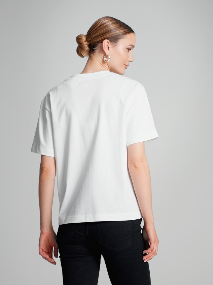 Gabby t-skjorte 7505141_O68-DONNA-A23-Modell-Back_chn=match_490_Gabby t-skjorte O68_Gabby t-skjorte O68 7505141.jpg_Back||Back