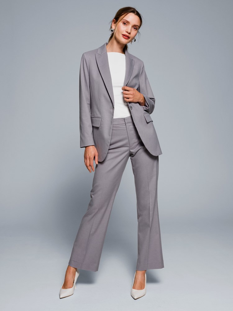 Ritz bukse 7505168_IEF-DONNA-W23-Modell-Front_chn=match_448_Ritz bukse IEF 7505168.jpg_Front||Front