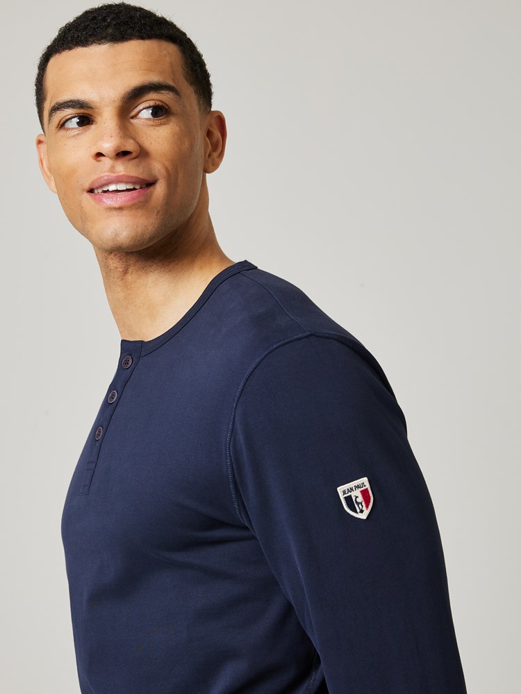 Charly bestefartrøye 7505322_EM6-JEANPAUL-W23-Modell-Front_4595_Charly bestefartrøye EM6 7509272.jpg_