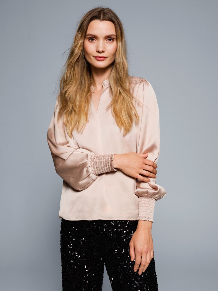 Leia bluse 7505351_A9I-VAVITE-W23-Modell-Front_chn=match_5465_Leia bluse A9I_Leia bluse A9I 7505351.jpg_Front||Front