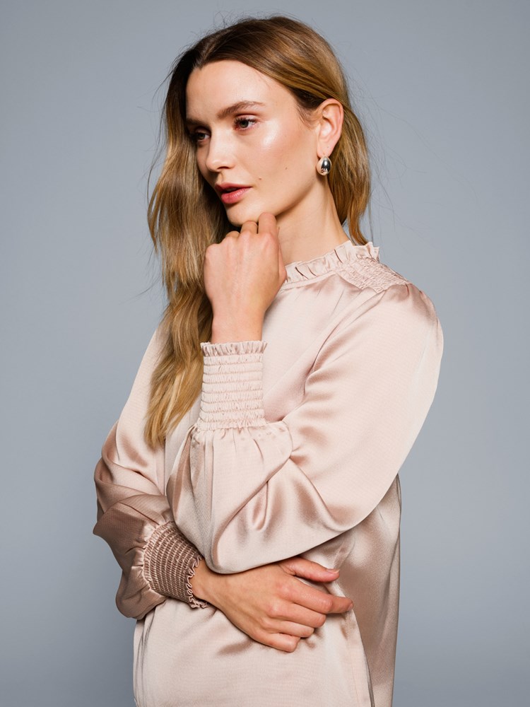 Leia bluse 7505351_A9I-VAVITE-W23-Modell-Front_chn=match_6425_Leia bluse A9I_Leia bluse A9I 7505351.jpg_Front||Front