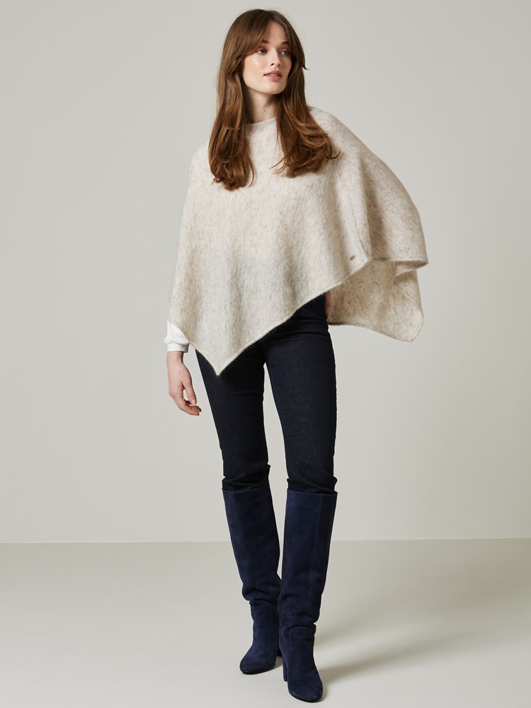 Lotty poncho 7505490_I3O-JEANPAUL-A23-Modell-Front_9228_Lotty poncho I3O_Lotty poncho I3O 7505490.jpg_Front||Front