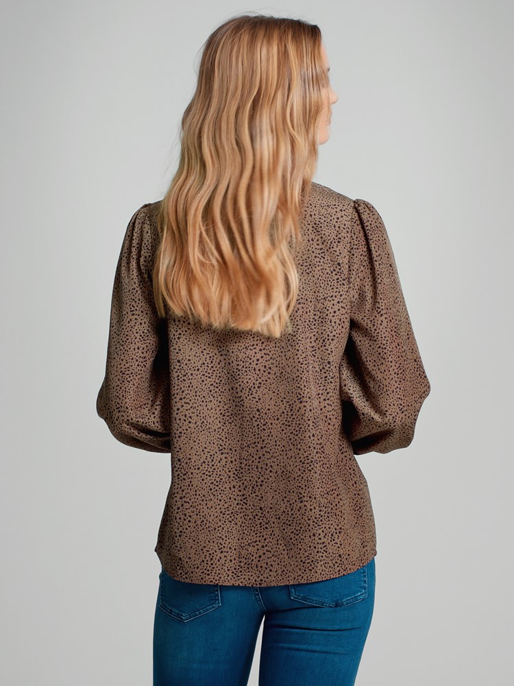 Avery pufferm bluse 7505517_AIK-VAVITE-A23-Modell-Back_chn=match_760_Avery pufferm bluse AIK_Avery pufferm bluse AIK 7505517.jpg_Back||Back