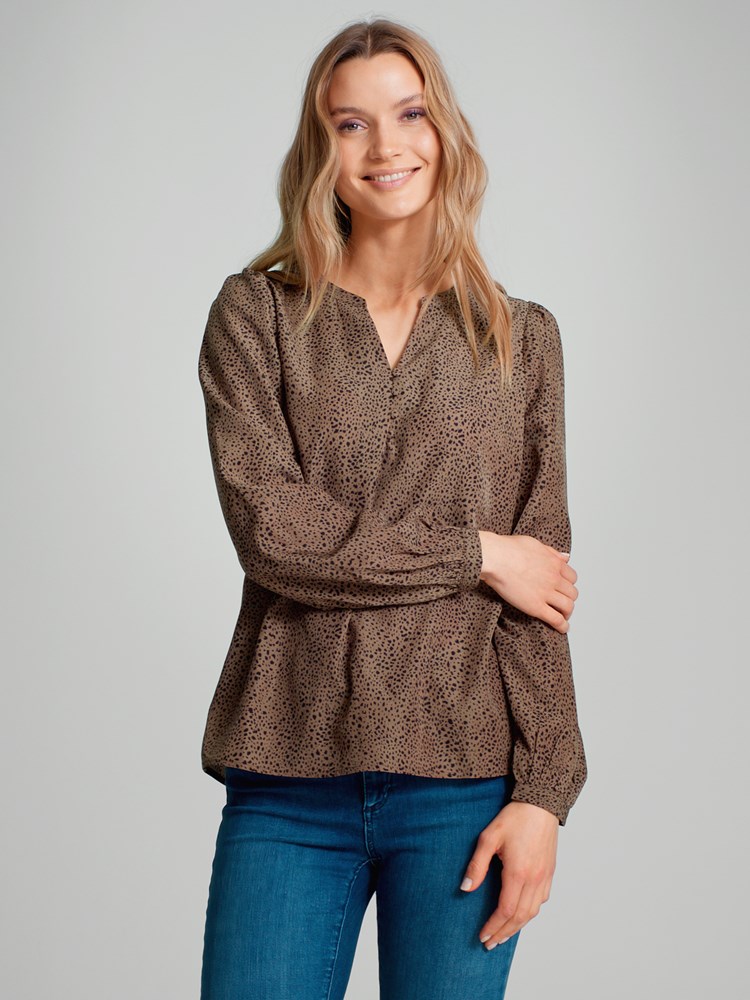 Avery pufferm bluse 7505517_AIK-VAVITE-A23-Modell-Front_chn=match_3011_Avery pufferm bluse AIK_Avery pufferm bluse AIK 7505517.jpg_Front||Front